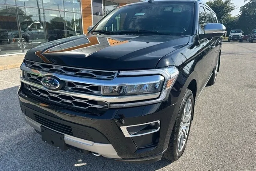 2022 Ford Expedition MAX Platinum photo 1