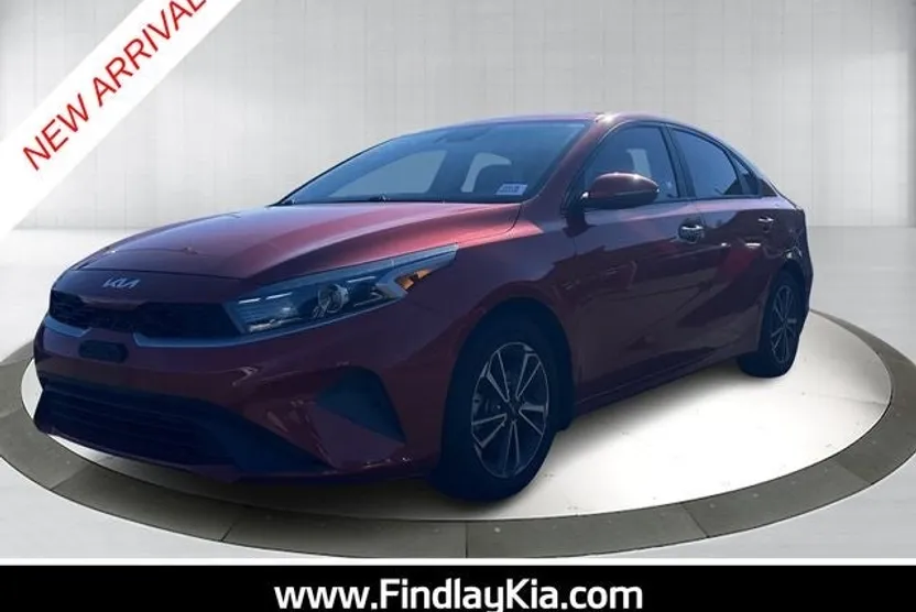 2023 Kia Forte LXS photo 1