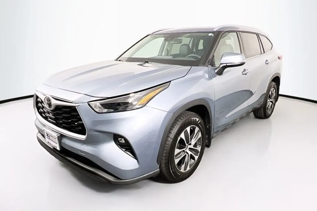 2022 Toyota Highlander XLE photo 1