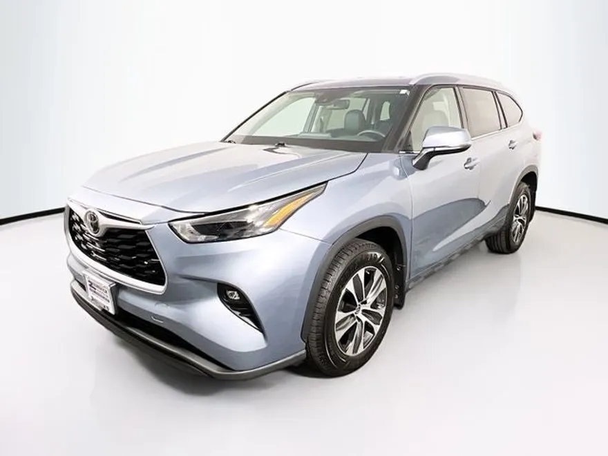 2022 Toyota Highlander XLE photo 1