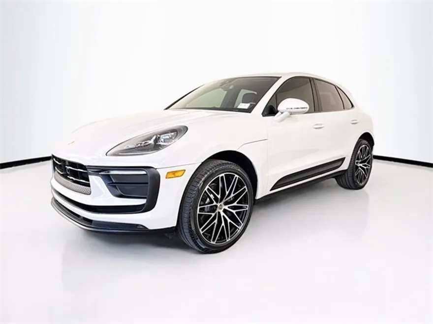 2024 Porsche Macan T photo 1