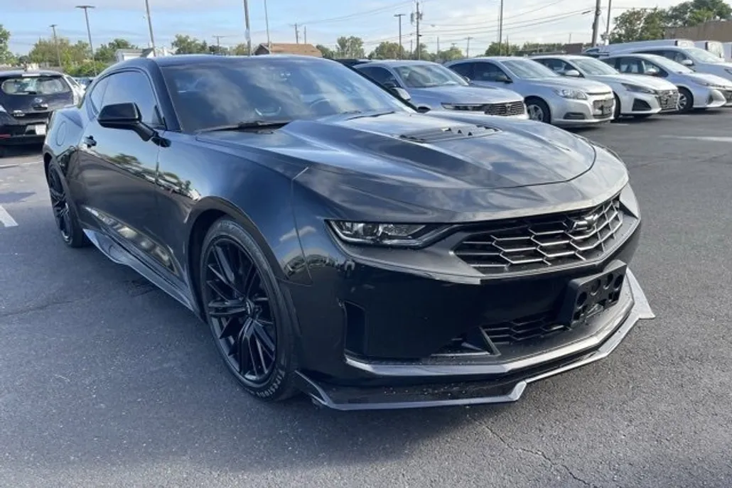 2021 Chevrolet Camaro LT1 photo 1