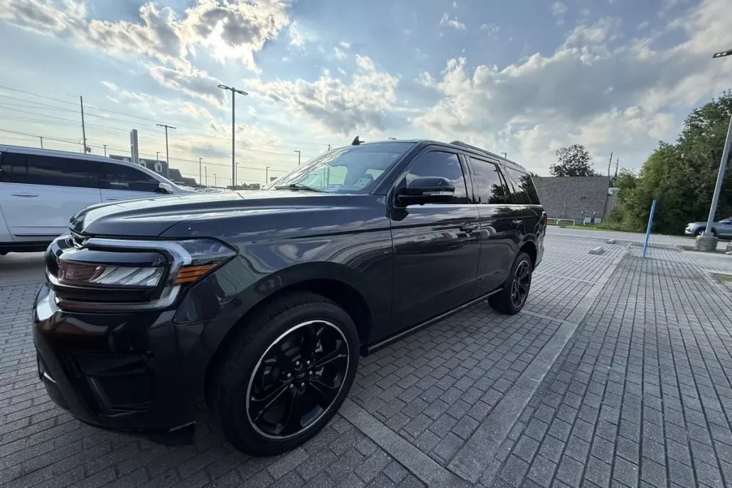 2022 Ford Expedition Limited photo 1