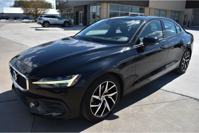 2020 Volvo S60 T5 Momentum photo 1