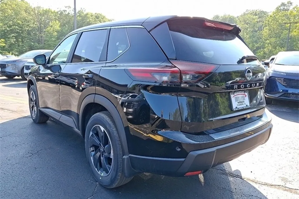 2026 Nissan Rogue SV photo 1