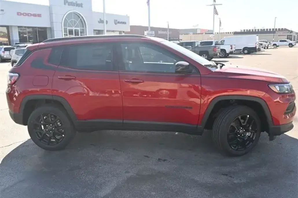 2026 Jeep Compass Latitude photo 1