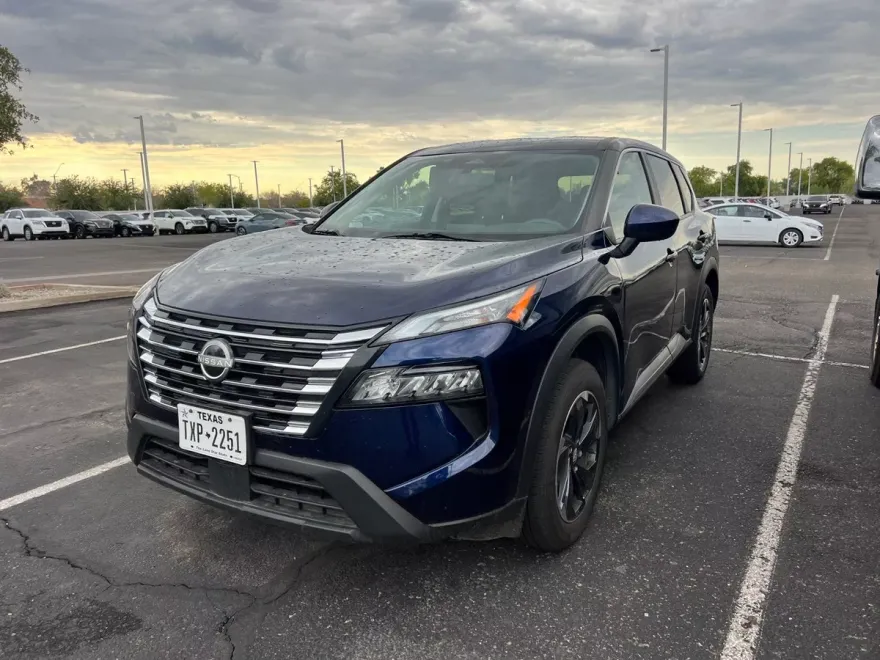 2024 Nissan Rogue SV photo 1