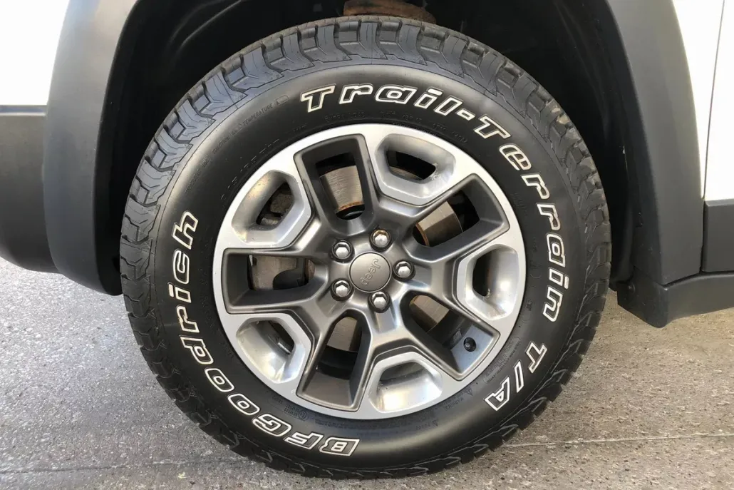 2019 Jeep Cherokee Trailhawk photo 1