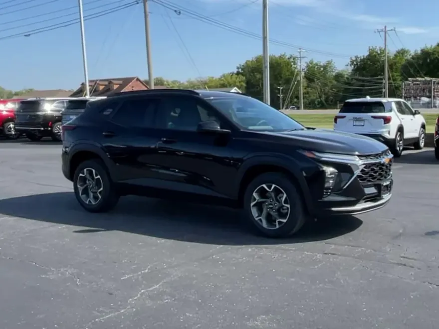 2026 Chevrolet Trax LT photo 1