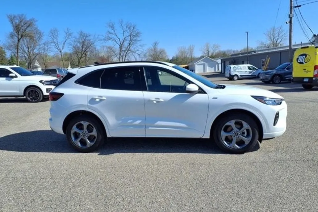 2023 Ford Escape Hybrid ST-Line Select photo 1
