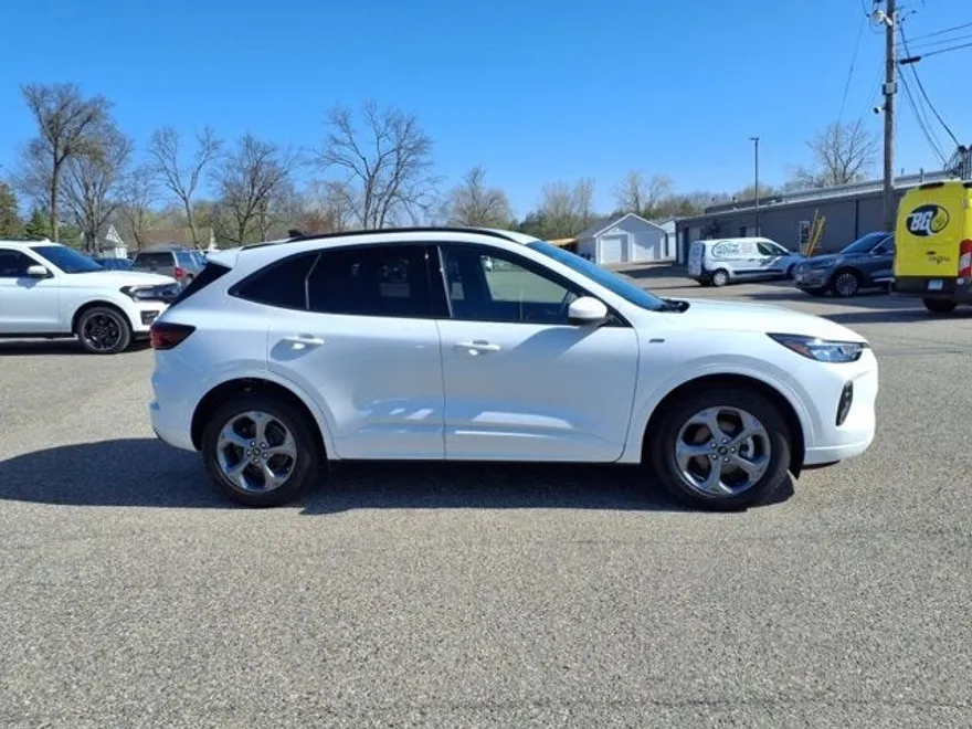 2023 Ford Escape Hybrid ST-Line Select photo 1