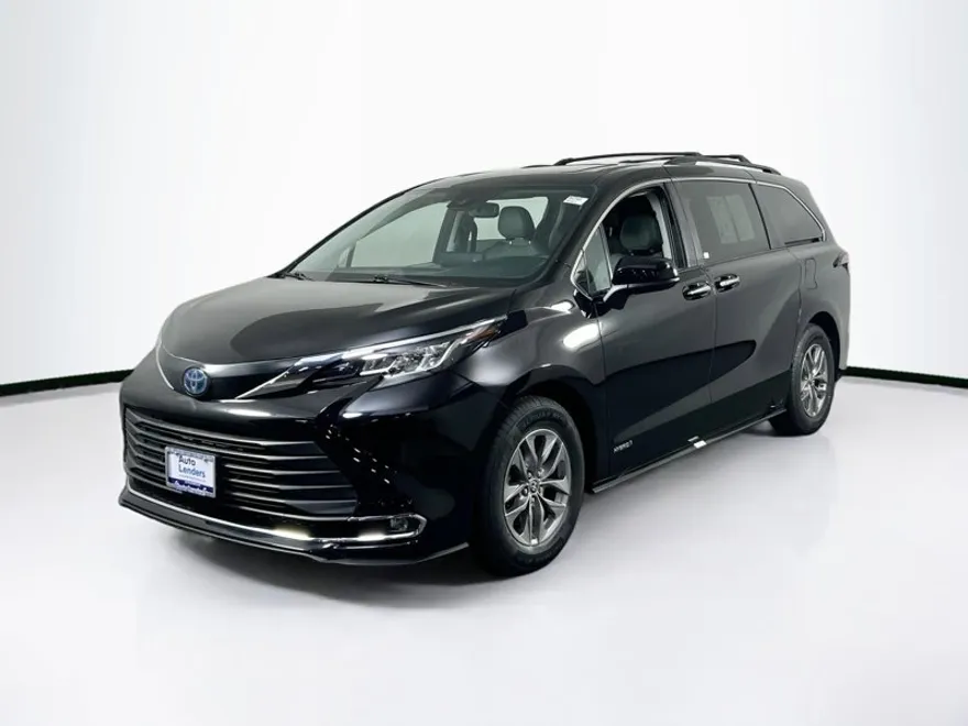 2021 Toyota Sienna XLE photo 1