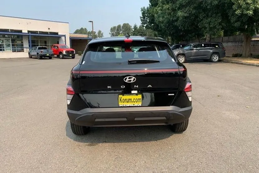 2026 Hyundai Kona SE photo 1