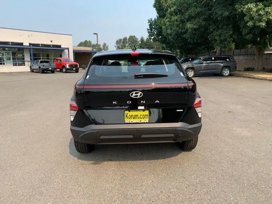 2026 Hyundai Kona SE photo 1