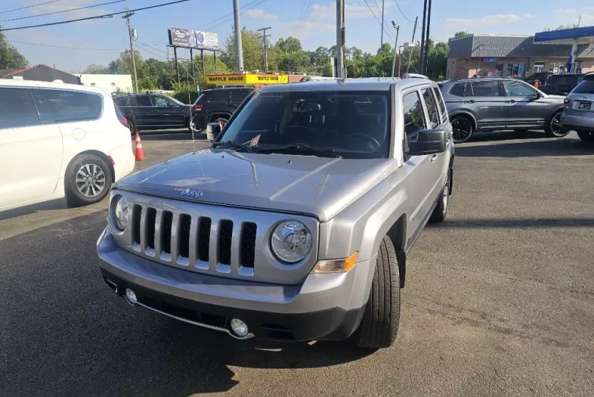2017 Jeep Patriot Latitude photo 1