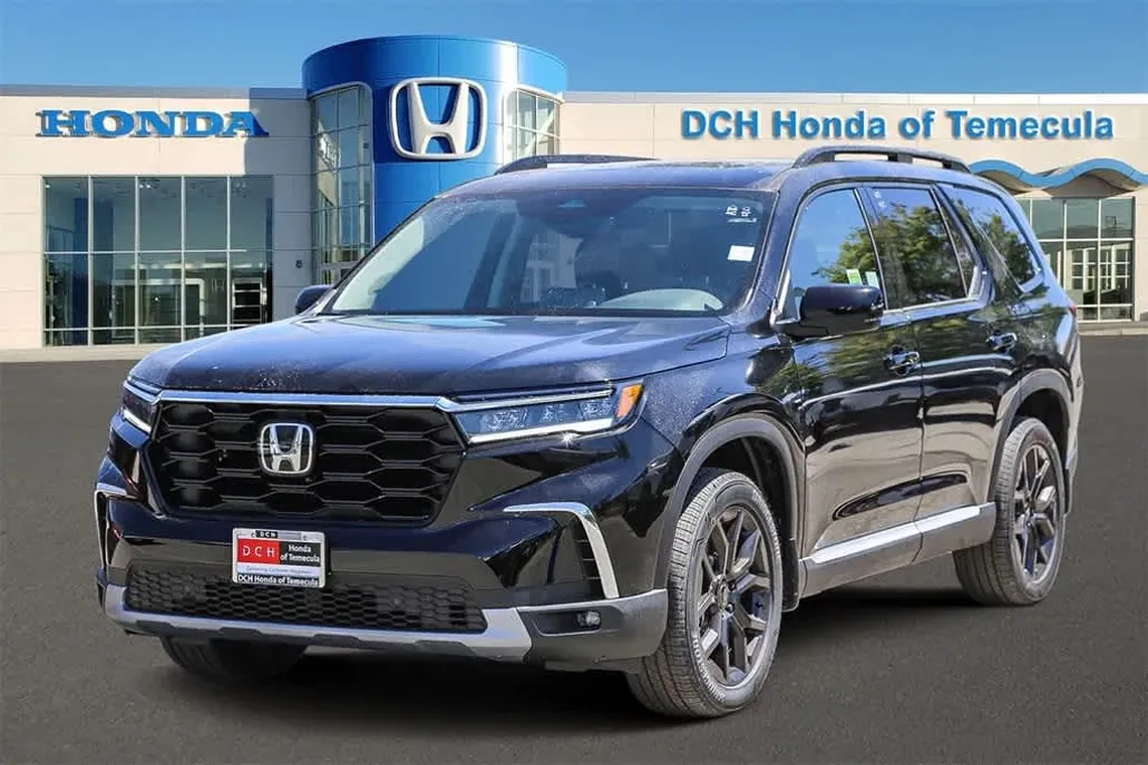 2025 Honda Pilot Touring photo 1
