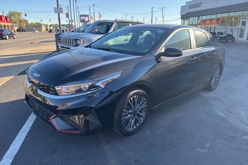 2024 Kia Forte GT-Line photo 1