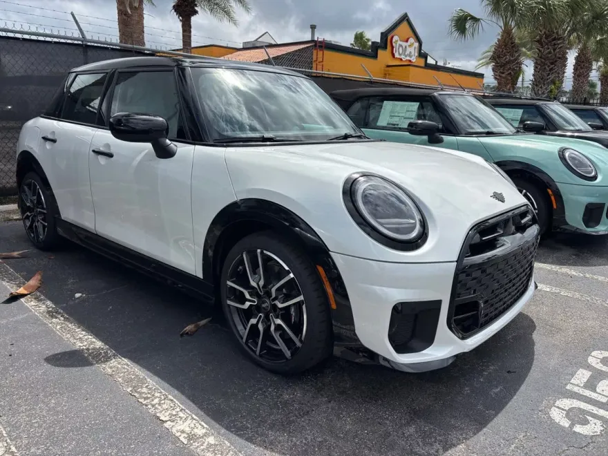 2026 Mini Cooper 4 Door Hardtop S Iconic photo 1