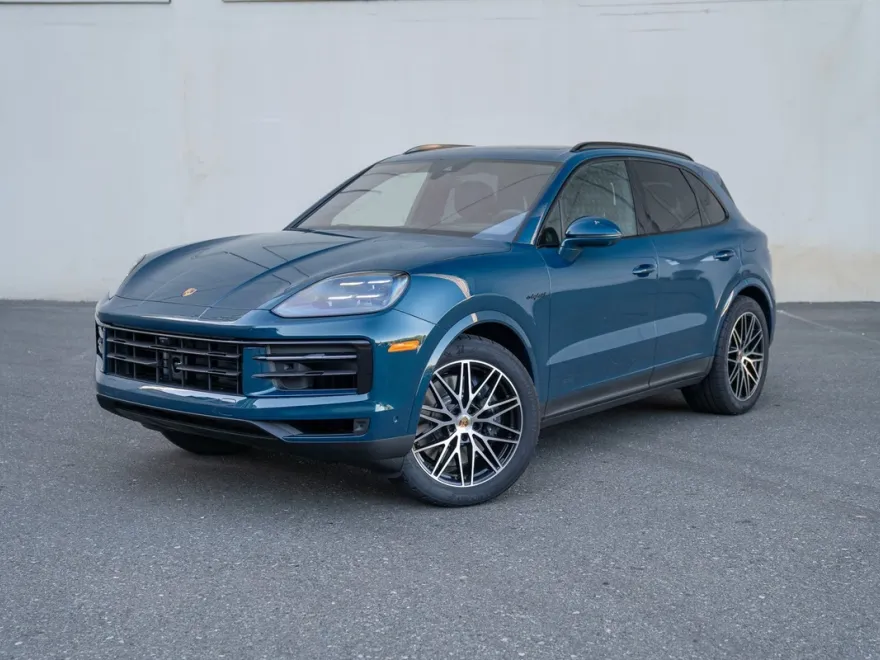 2025 Porsche Cayenne E-Hybrid photo 1