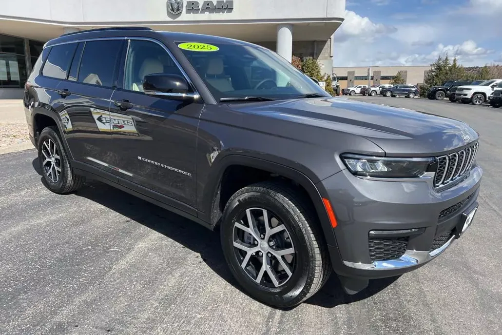 2025 Jeep Grand Cherokee L photo 1