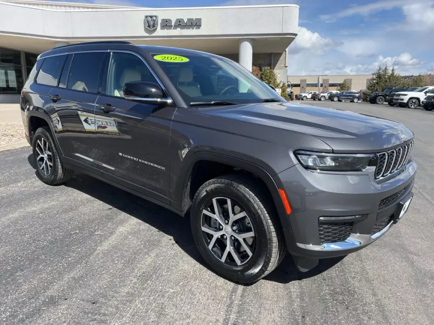 2025 Jeep Grand Cherokee L photo 1