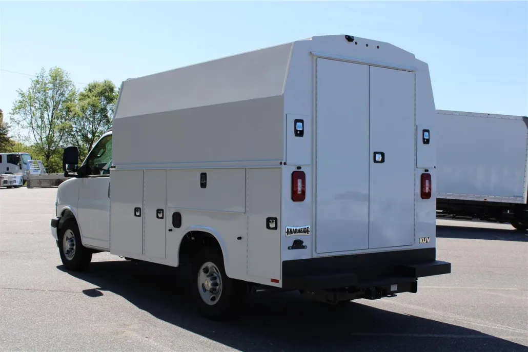 2024 Chevrolet Express Cutaway 3500 photo 1