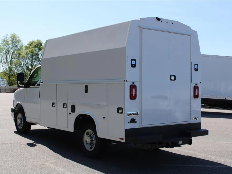 2024 Chevrolet Express Cutaway 3500 photo 1