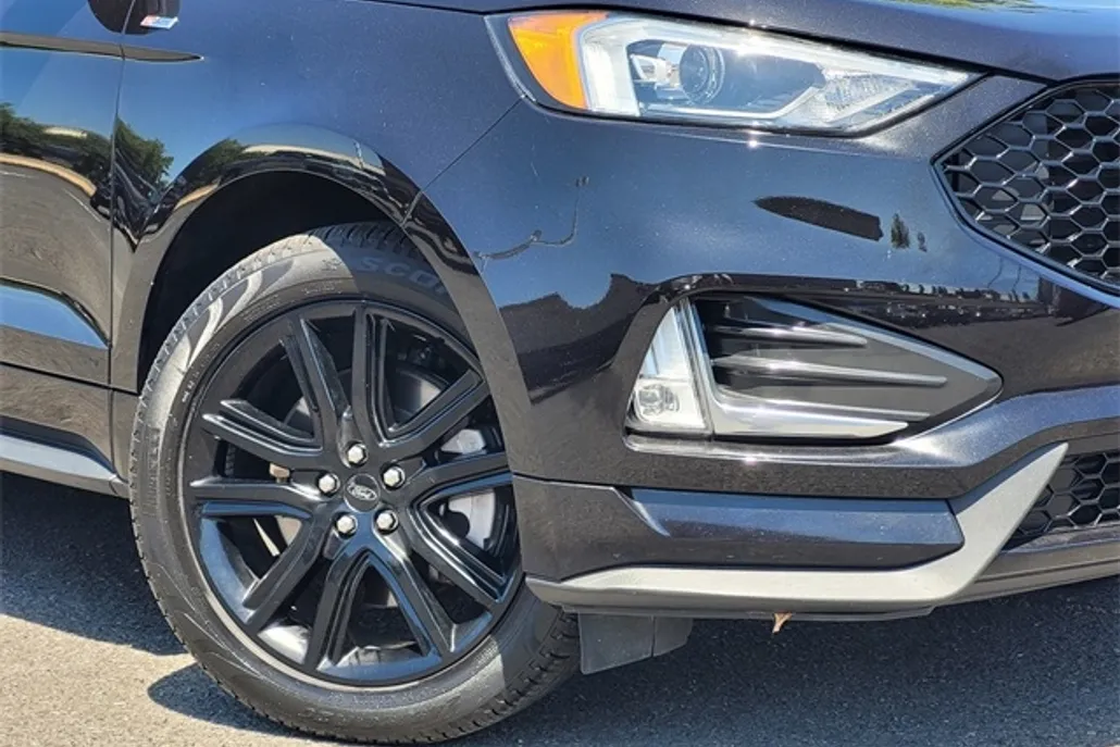 2022 Ford Edge ST photo 1