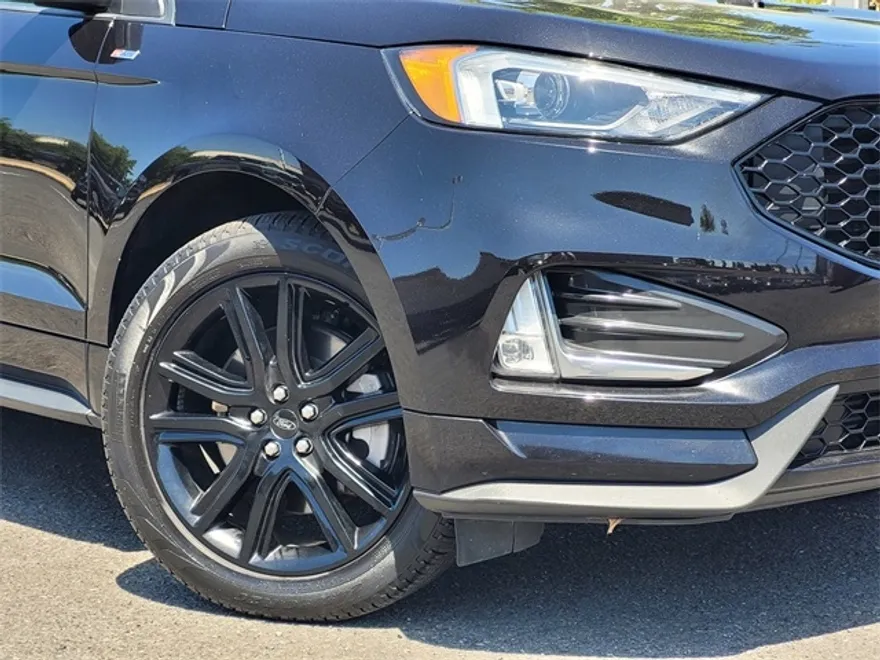 2022 Ford Edge ST photo 1
