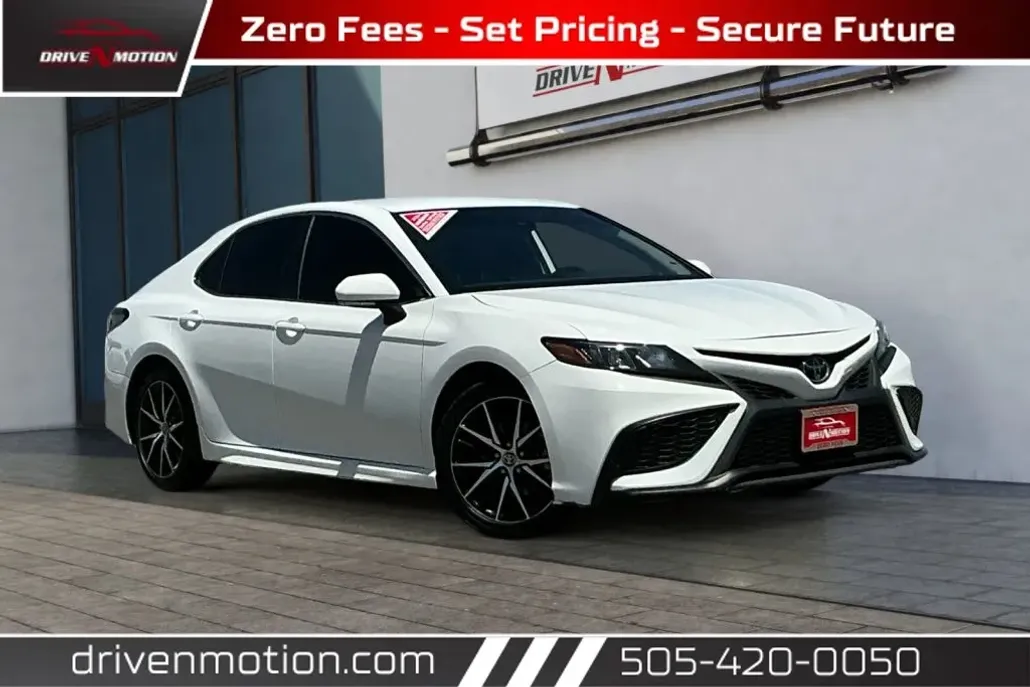 2023 Toyota Camry SE photo 1