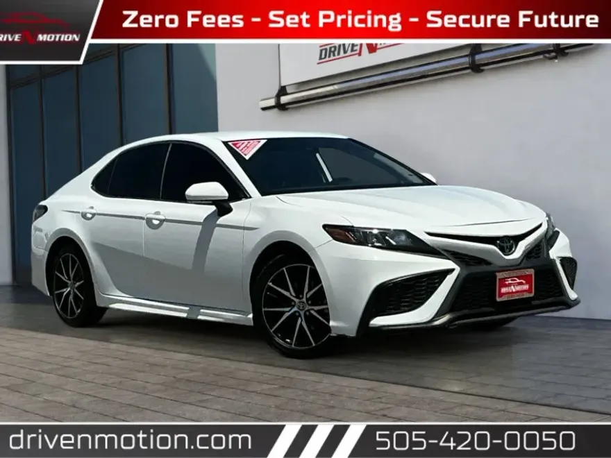 2023 Toyota Camry SE photo 1