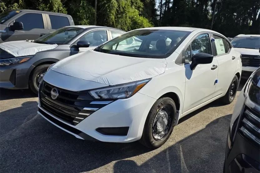 2025 Nissan Versa 1.6 S photo 1