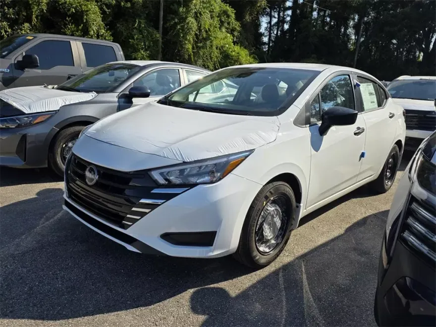 2025 Nissan Versa 1.6 S photo 1