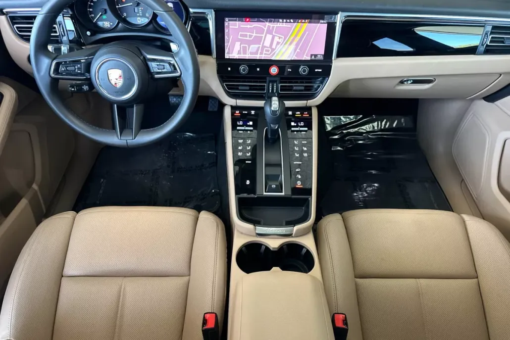 2025 Porsche Macan T photo 1