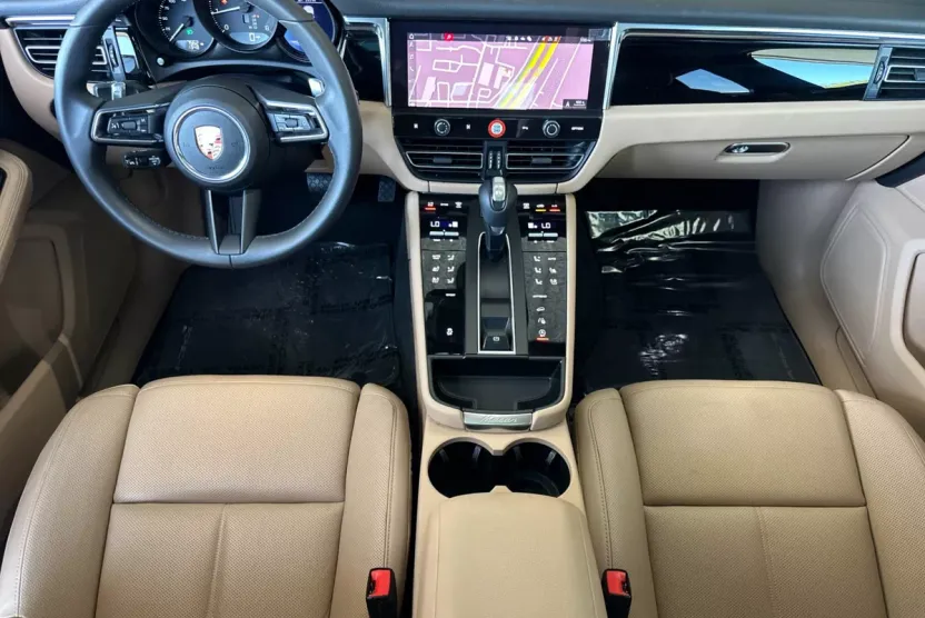 2025 Porsche Macan T photo 1