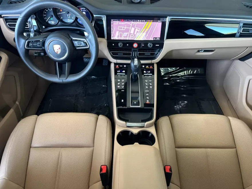 2025 Porsche Macan T photo 1
