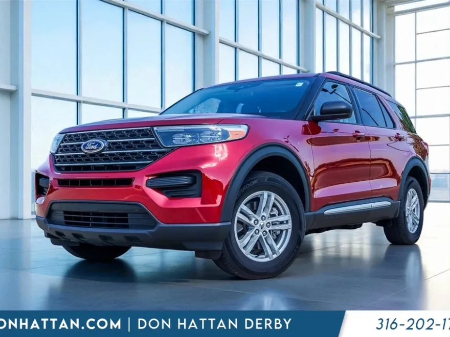 2023 Ford Explorer XLT photo 1