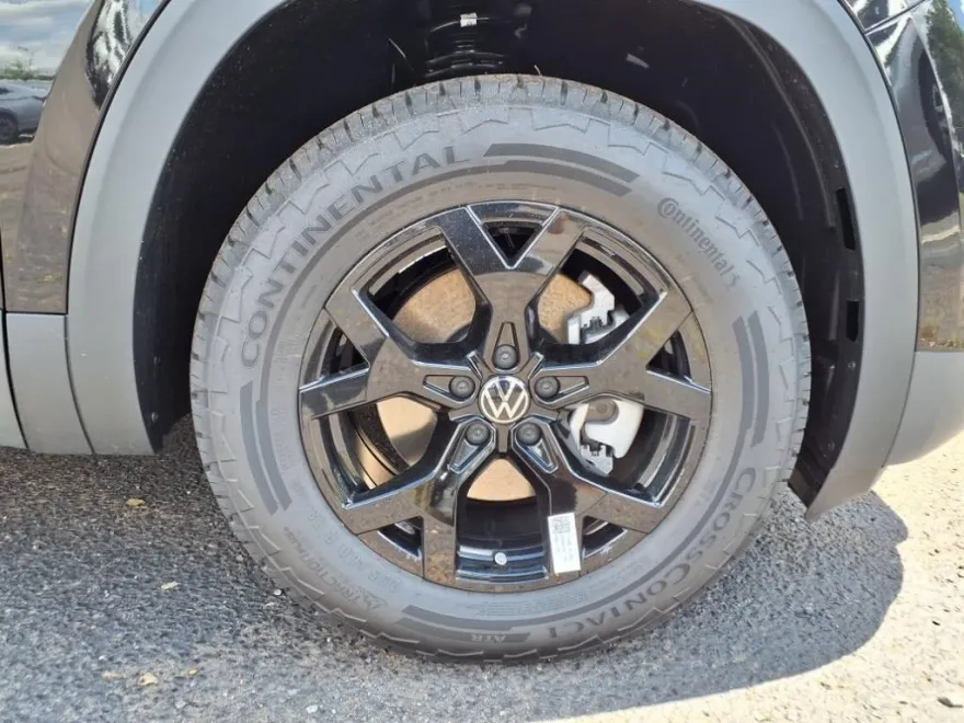2025 Volkswagen Atlas SE Technology Peak Edition photo 1