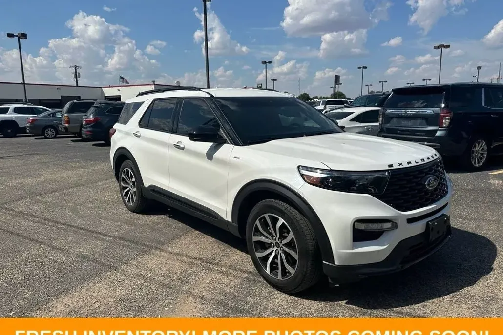 2023 Ford Explorer ST-Line photo 1