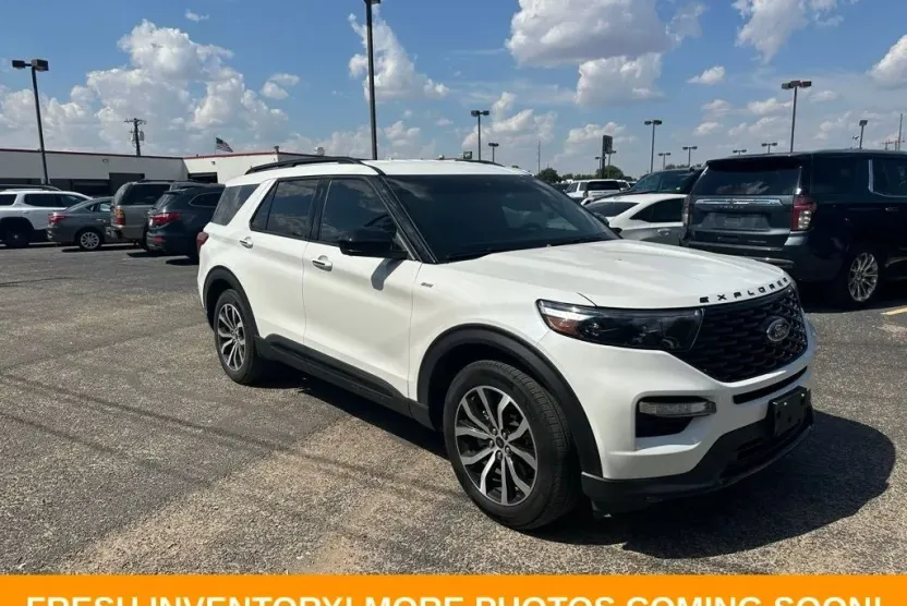 2023 Ford Explorer ST-Line photo 1