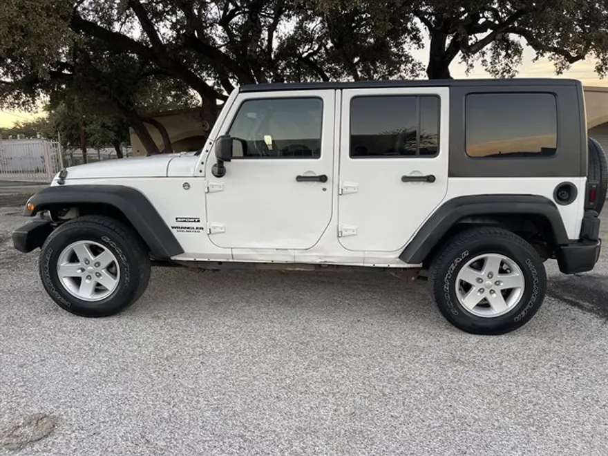 2010 Jeep Wrangler Unlimited Sport photo 1