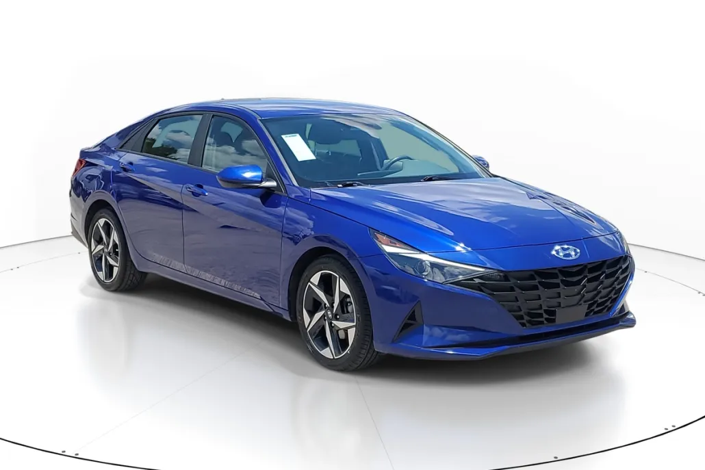 2023 Hyundai Elantra SEL photo 1