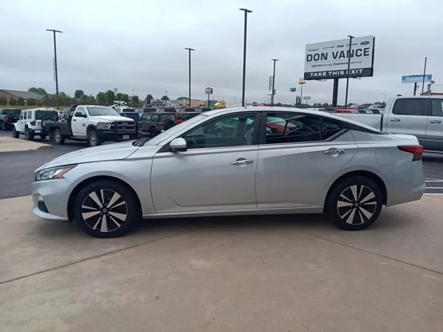 2022 Nissan Altima 2.5 SV photo 1