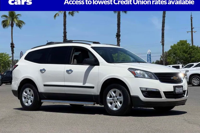 2015 Chevrolet Traverse LS photo 1