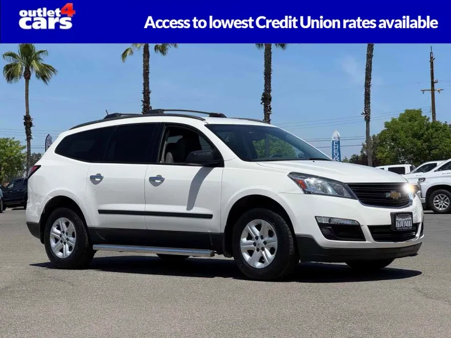 2015 Chevrolet Traverse LS photo 1