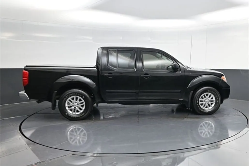 2015 Nissan Frontier SV photo 1