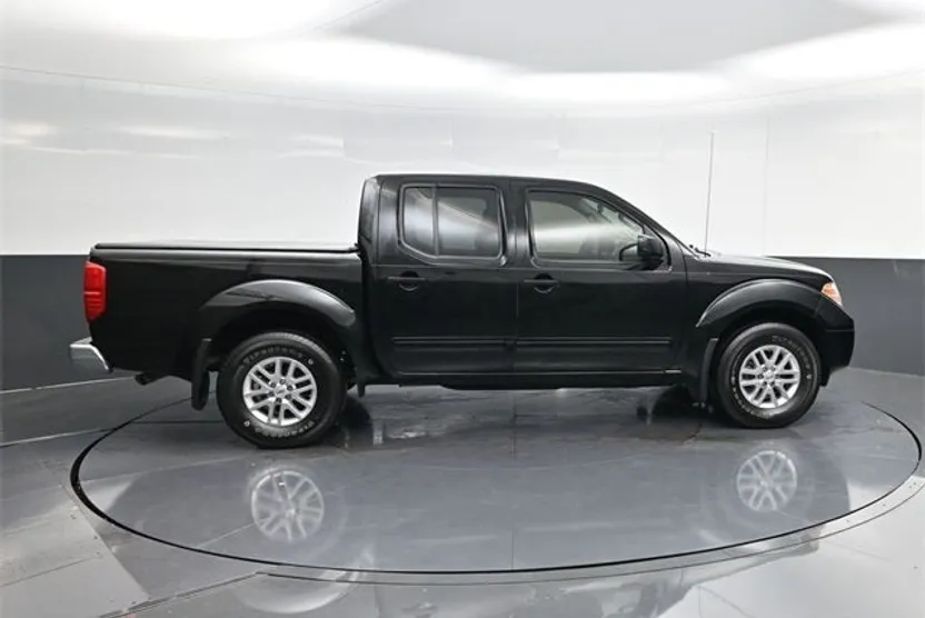 2015 Nissan Frontier SV photo 1