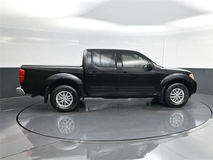 2015 Nissan Frontier SV photo 1