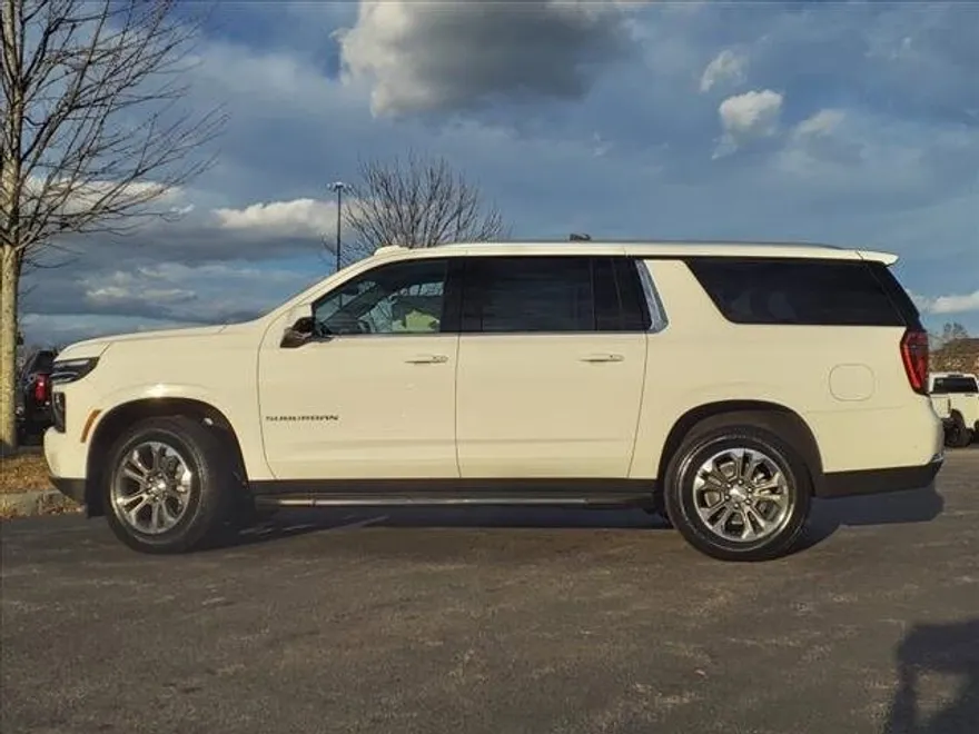 2025 Chevrolet Suburban LS photo 2