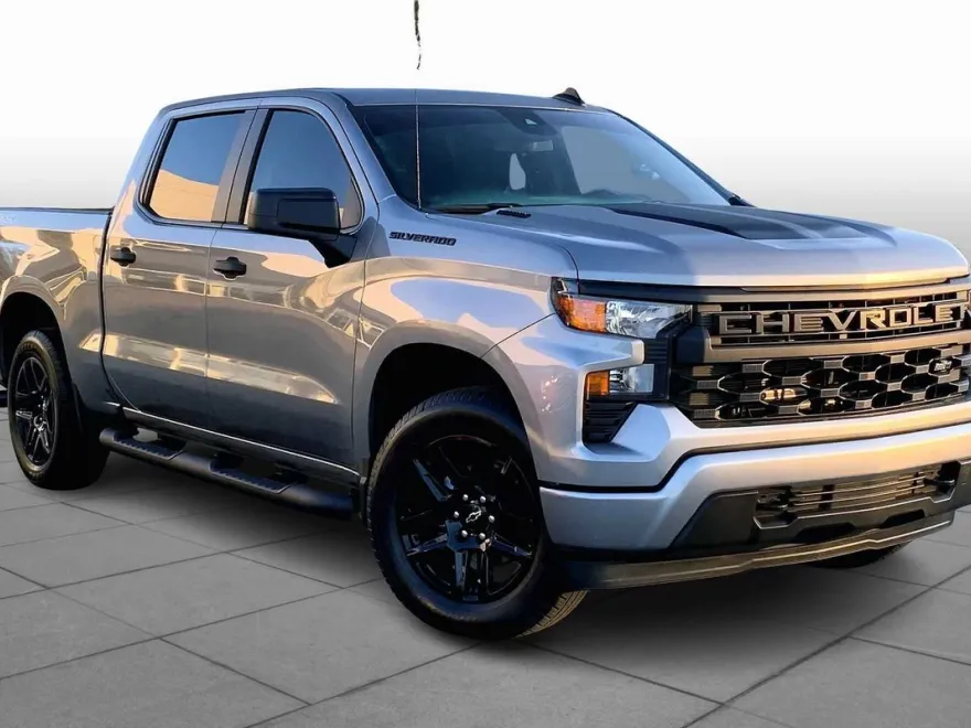 2025 Chevrolet Silverado 1500 Custom photo 1